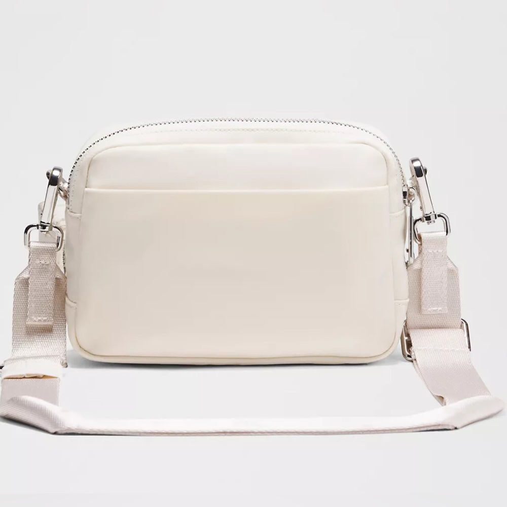 Lululemon Everywhere Crossbody Bag 2L
Metal Hardware - Picture 2 of 5